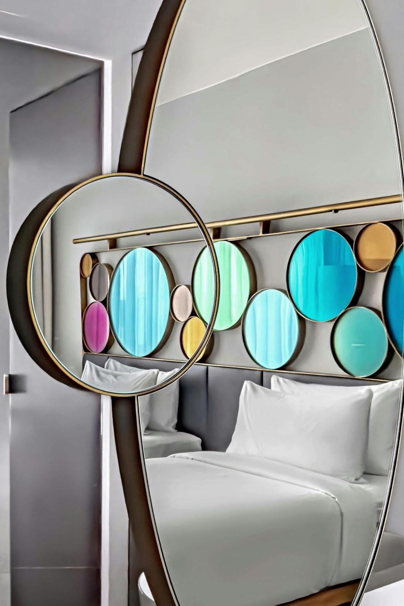 W Hotel 5*