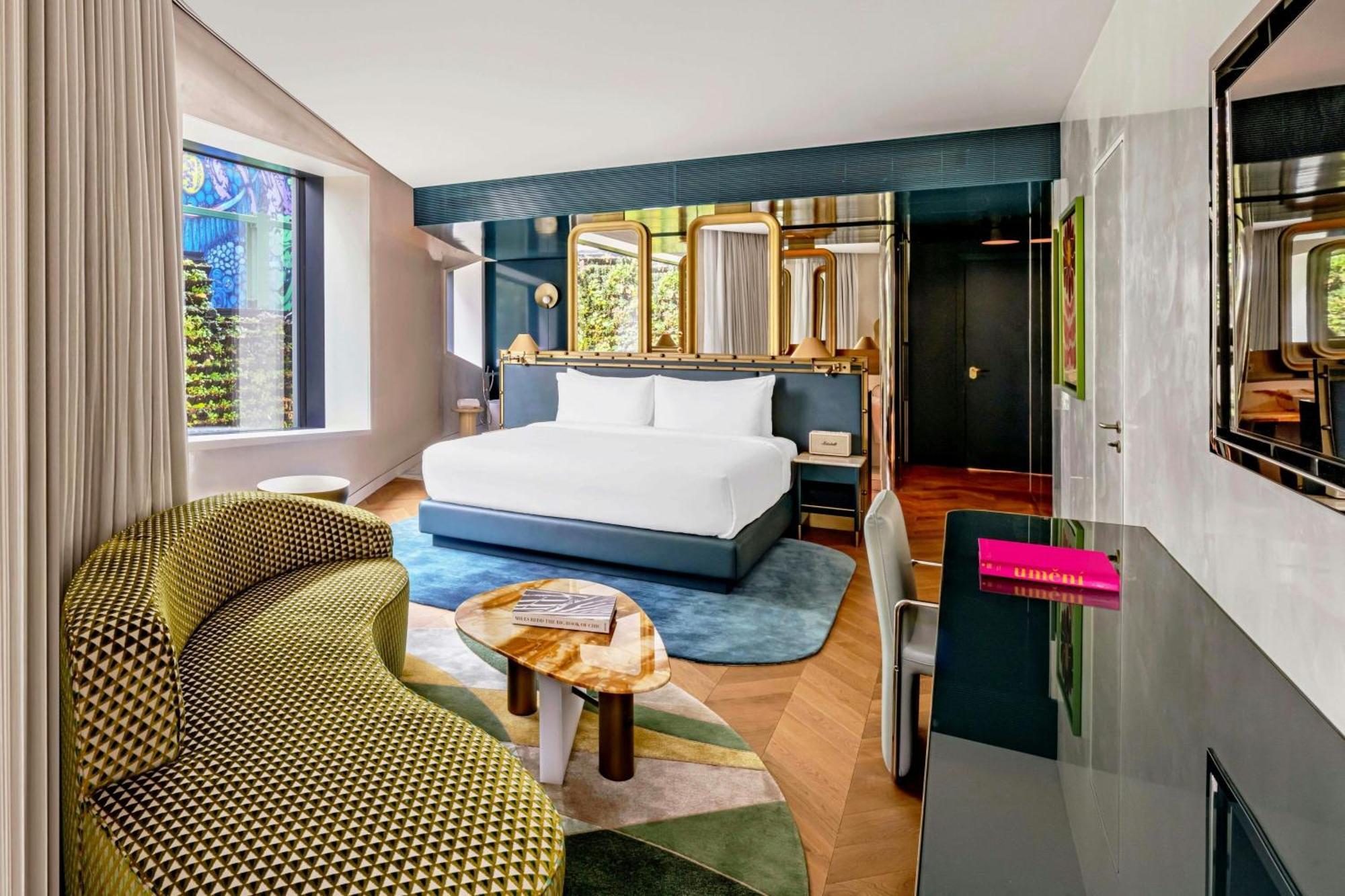 Otel W